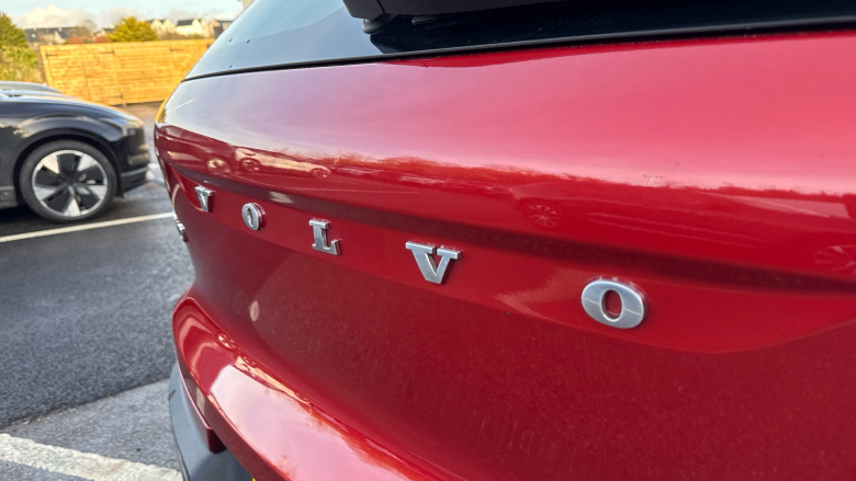 Volvo Xc40 2.0 B4P Inscription 5dr AWD Auto Petrol Estate